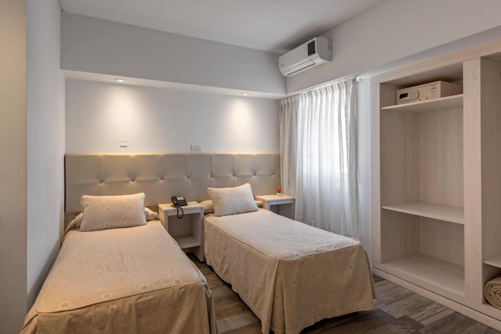 Room, Triple