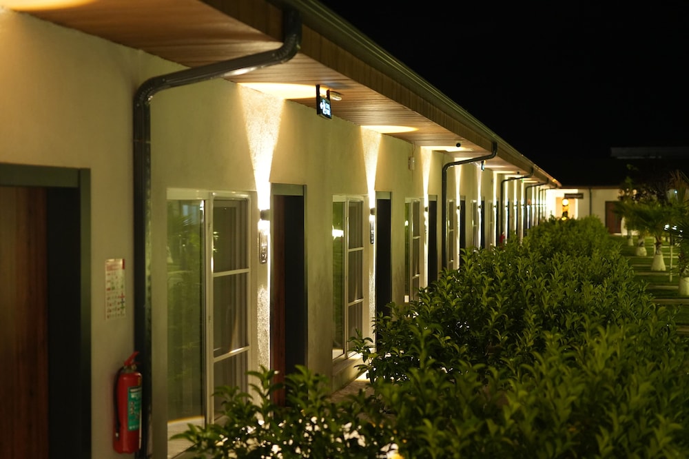Expo Garden Hotel 46/50