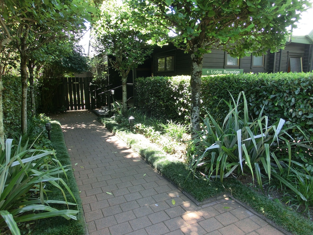 Tongariro Lodge 70/75