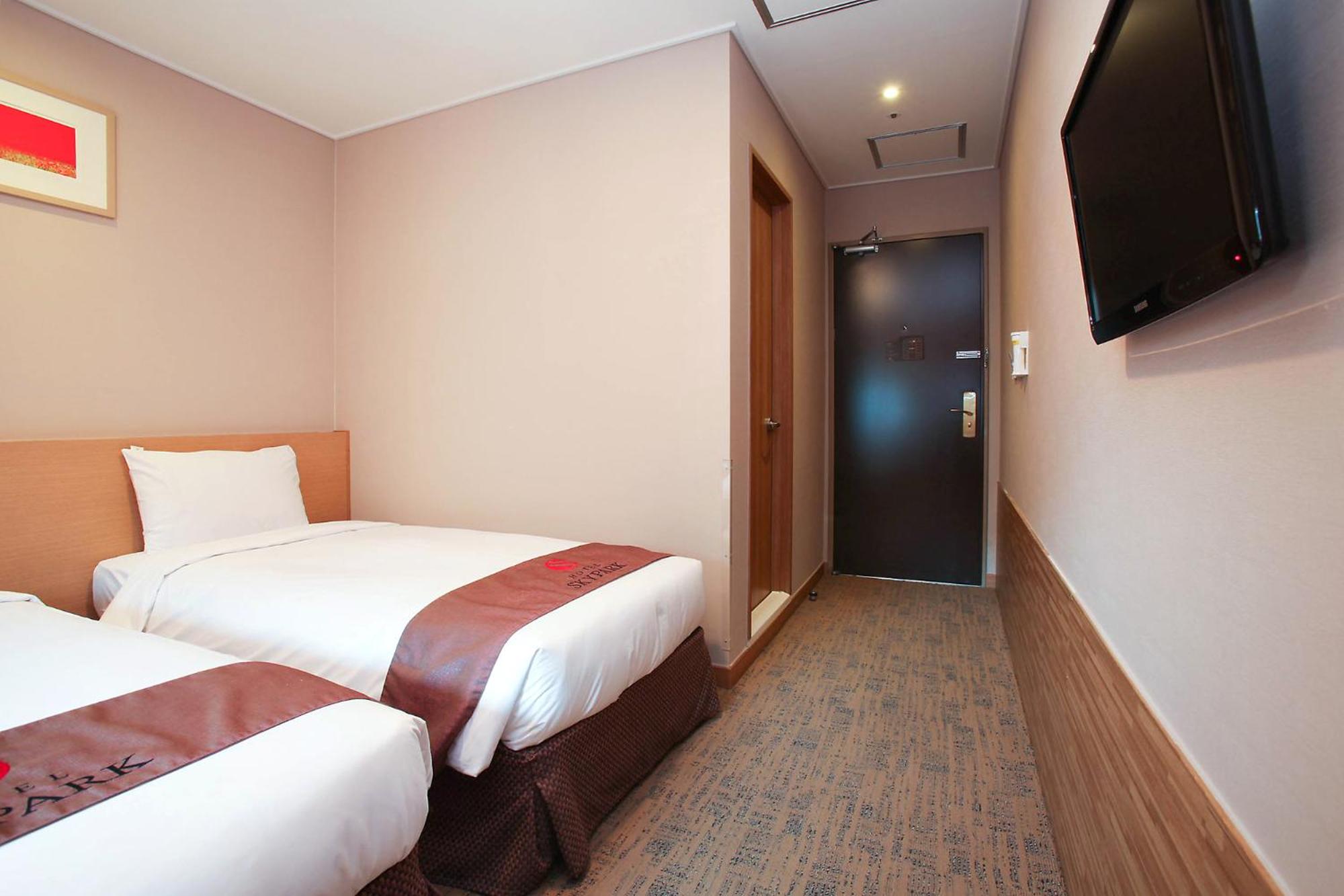 غرفة بسريرين منفصلين، Hotel Skypark Myeongdong Iii Seoul 2/10