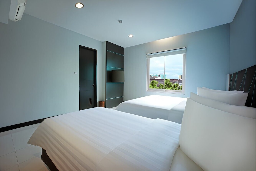 S Room, Twin Beds