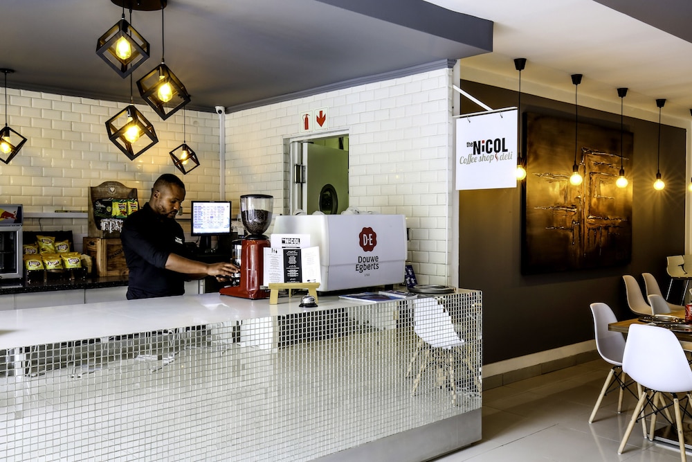 The Nicol Hotel And Apartments 13/53