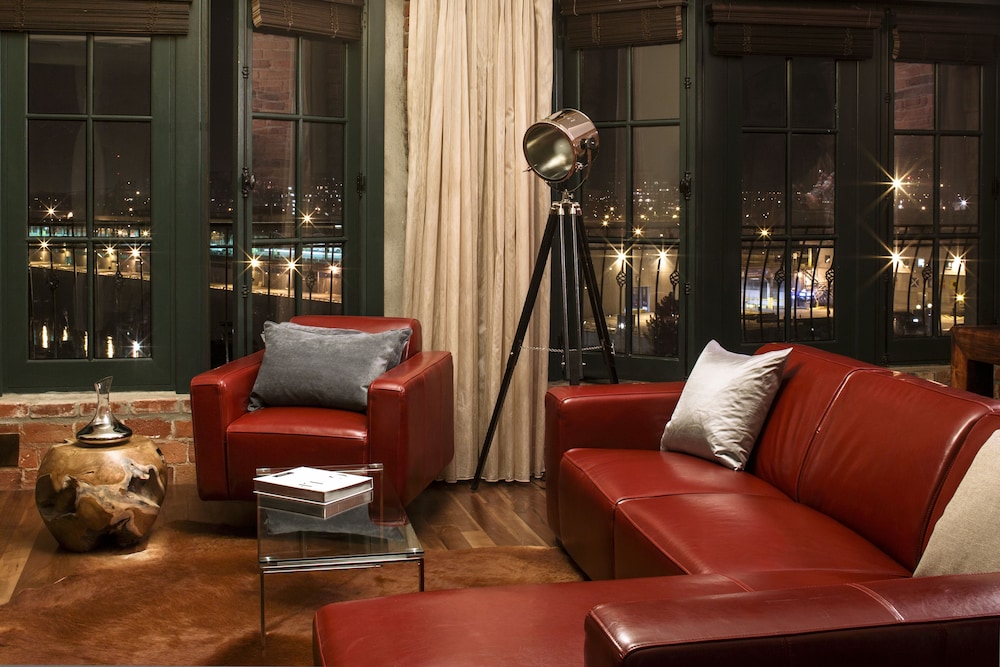 Hotel Nelligan 47/56