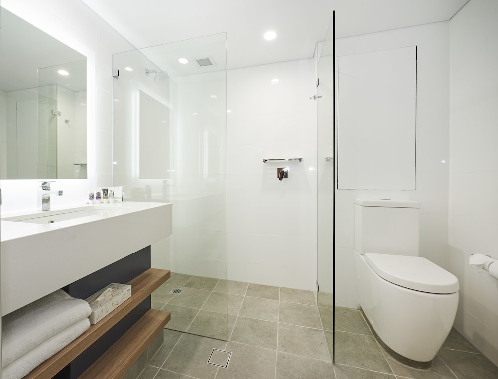Mercure Penrith 68/69