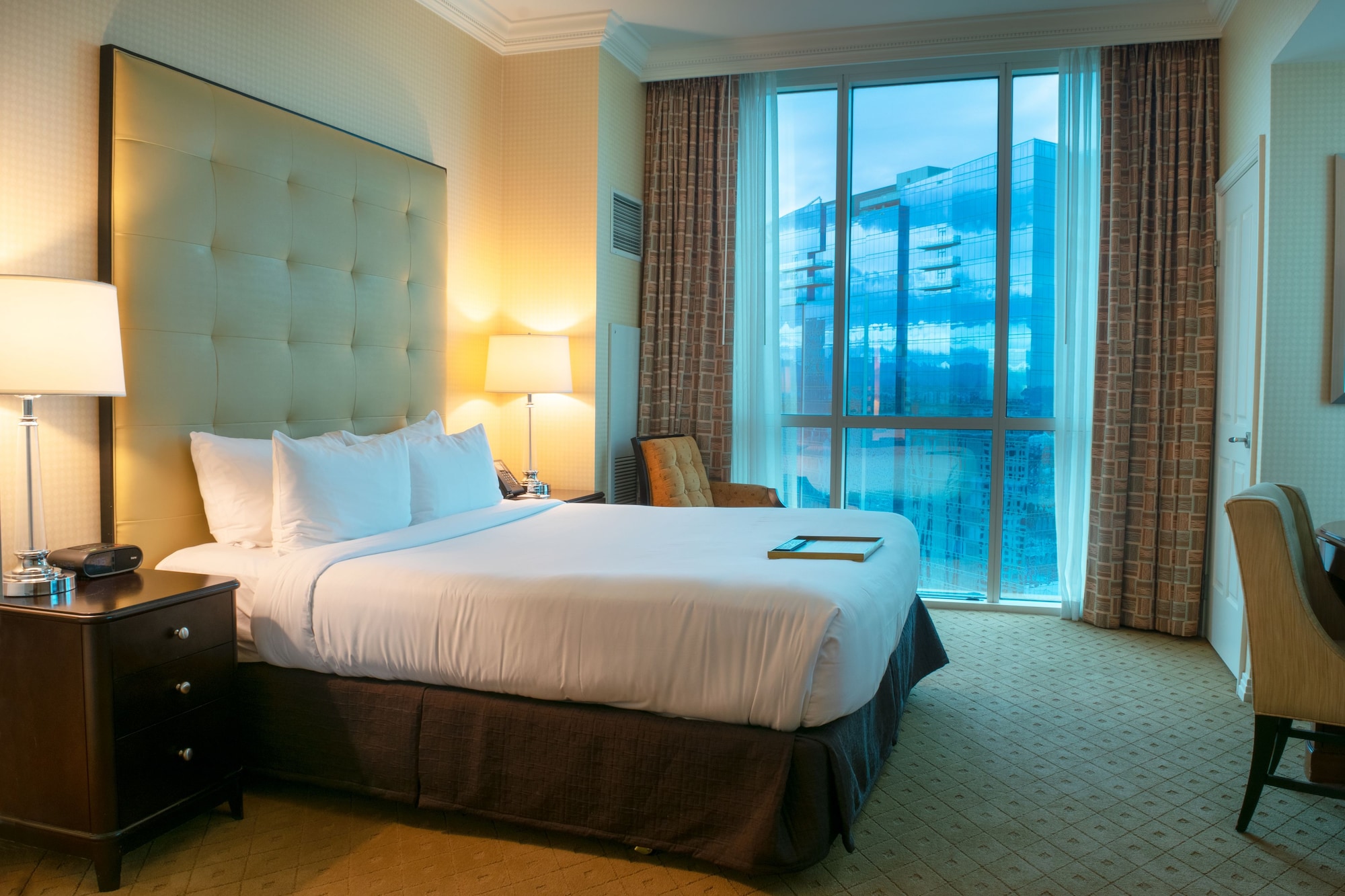 1 BEDROOM, SUITE, STRIP VIEW, BALCONY
