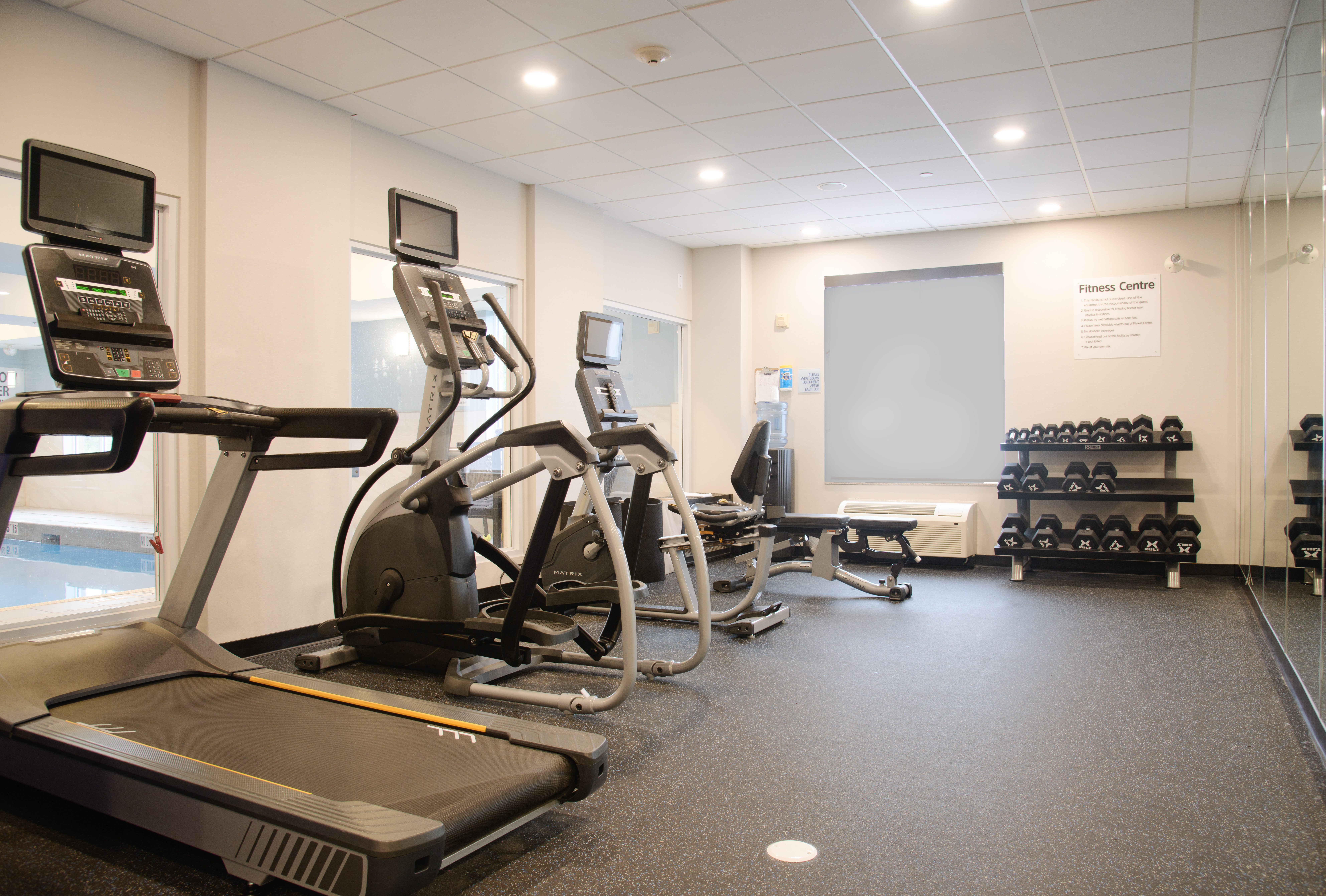Holiday Inn Express Suites 34/66