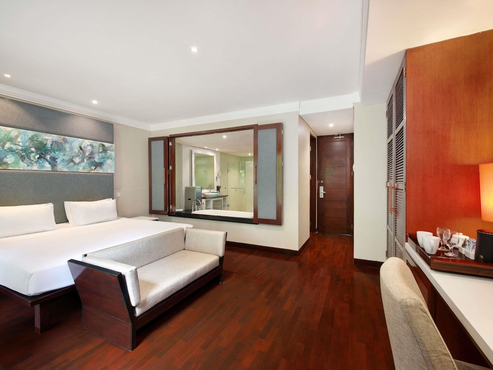 DELUXE, KING BED, BALCONY