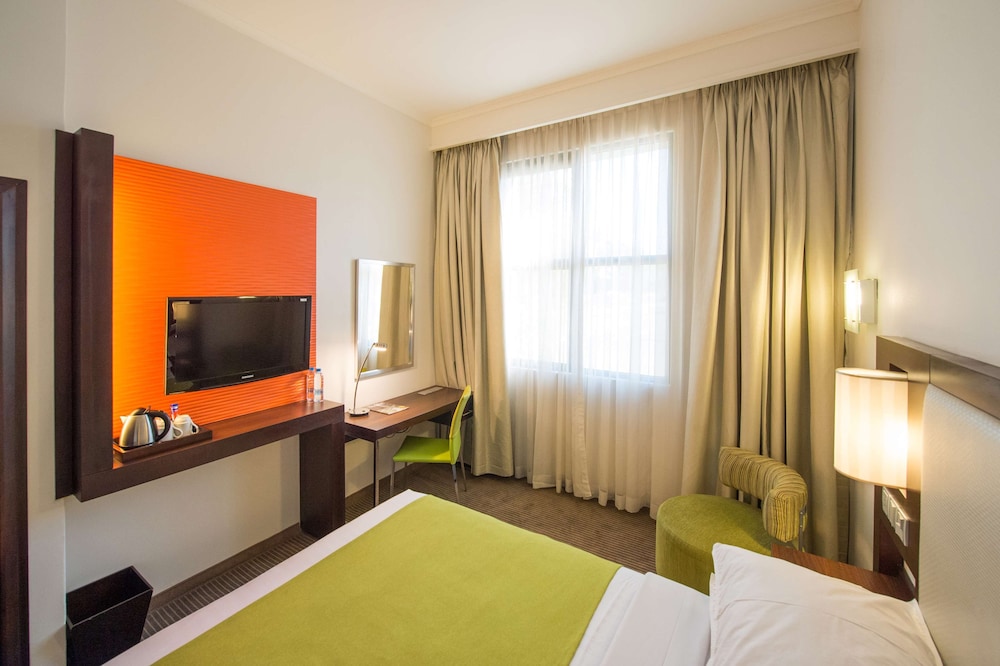 ROOM, DOUBLE BED