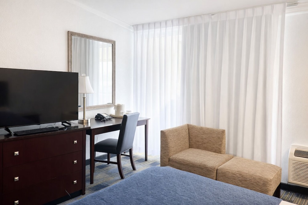 Riverview Inn & Suites 58/69