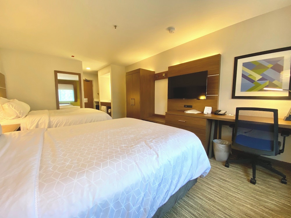 Studio, Suite, 2 Queen Beds, Bath and Shower