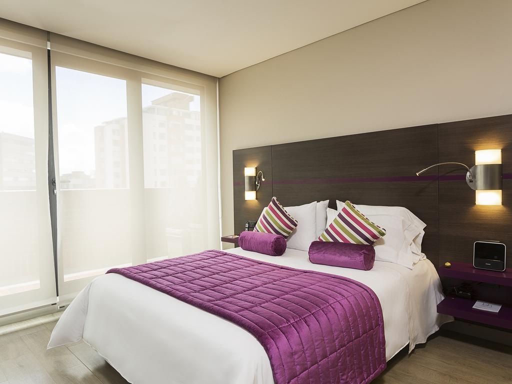 STANDARD, QUEEN BED