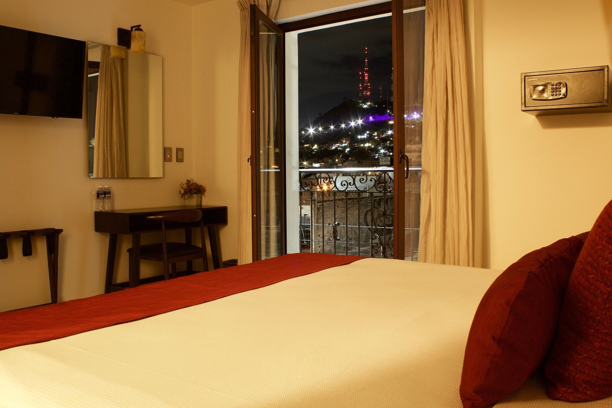 SUPERIOR, KING BED