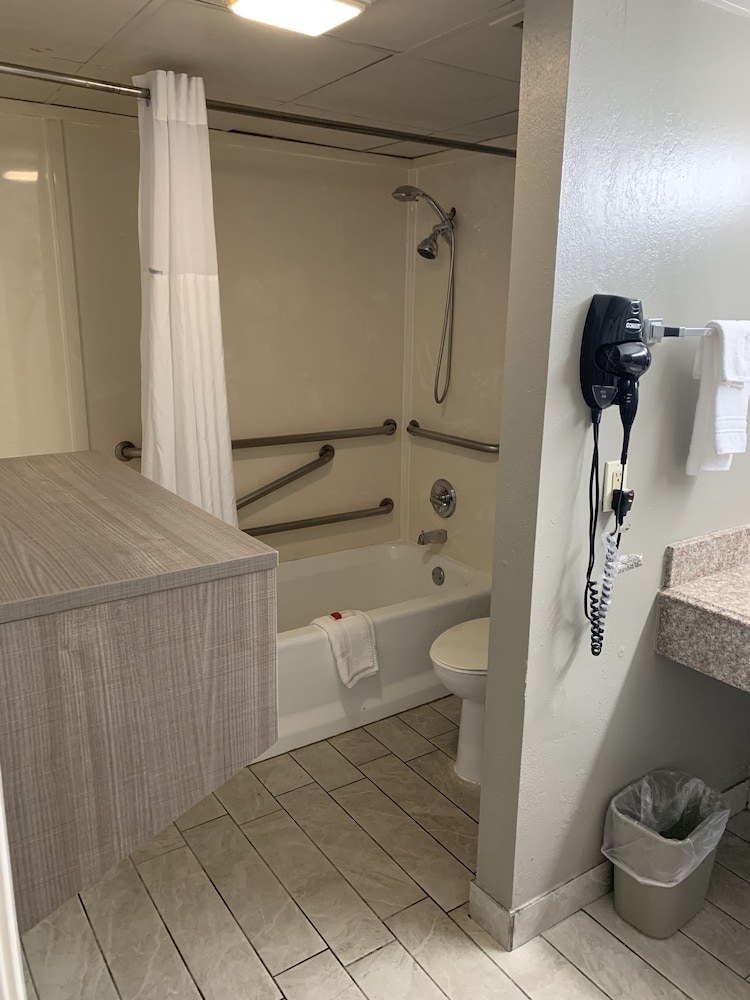 Days Inn by Wyndham Central San Antonio NW Medical Center 30/40