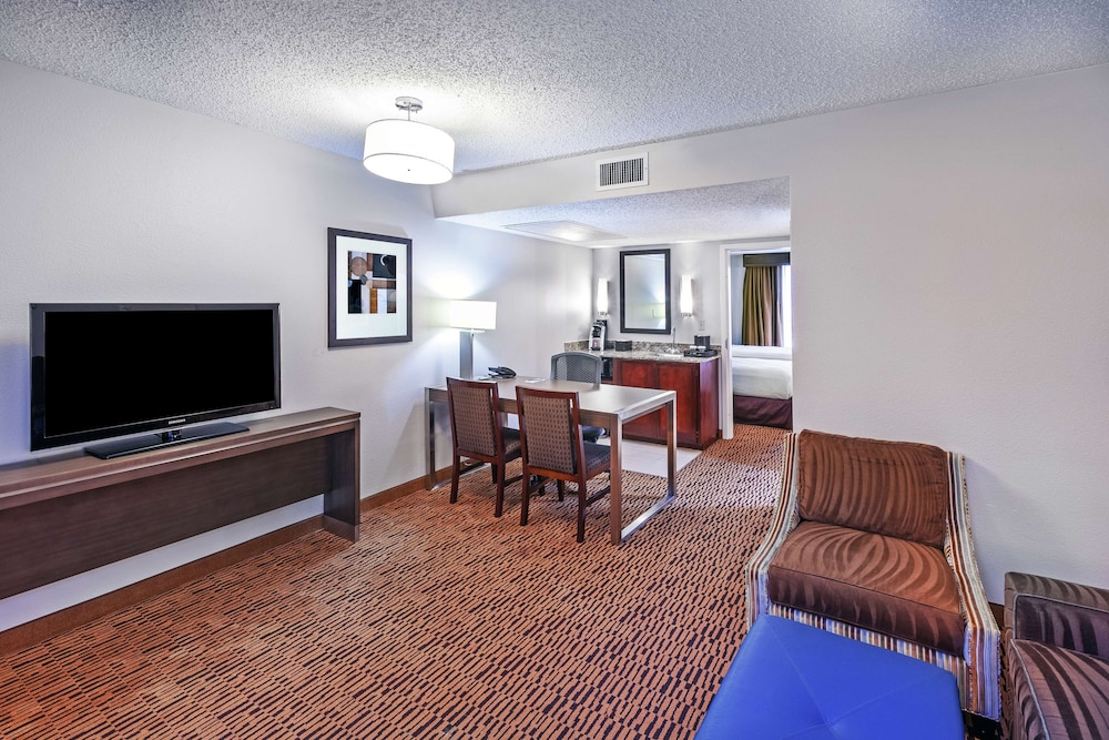 Embassy Suites by Hilton Dallas Market Center 61/72