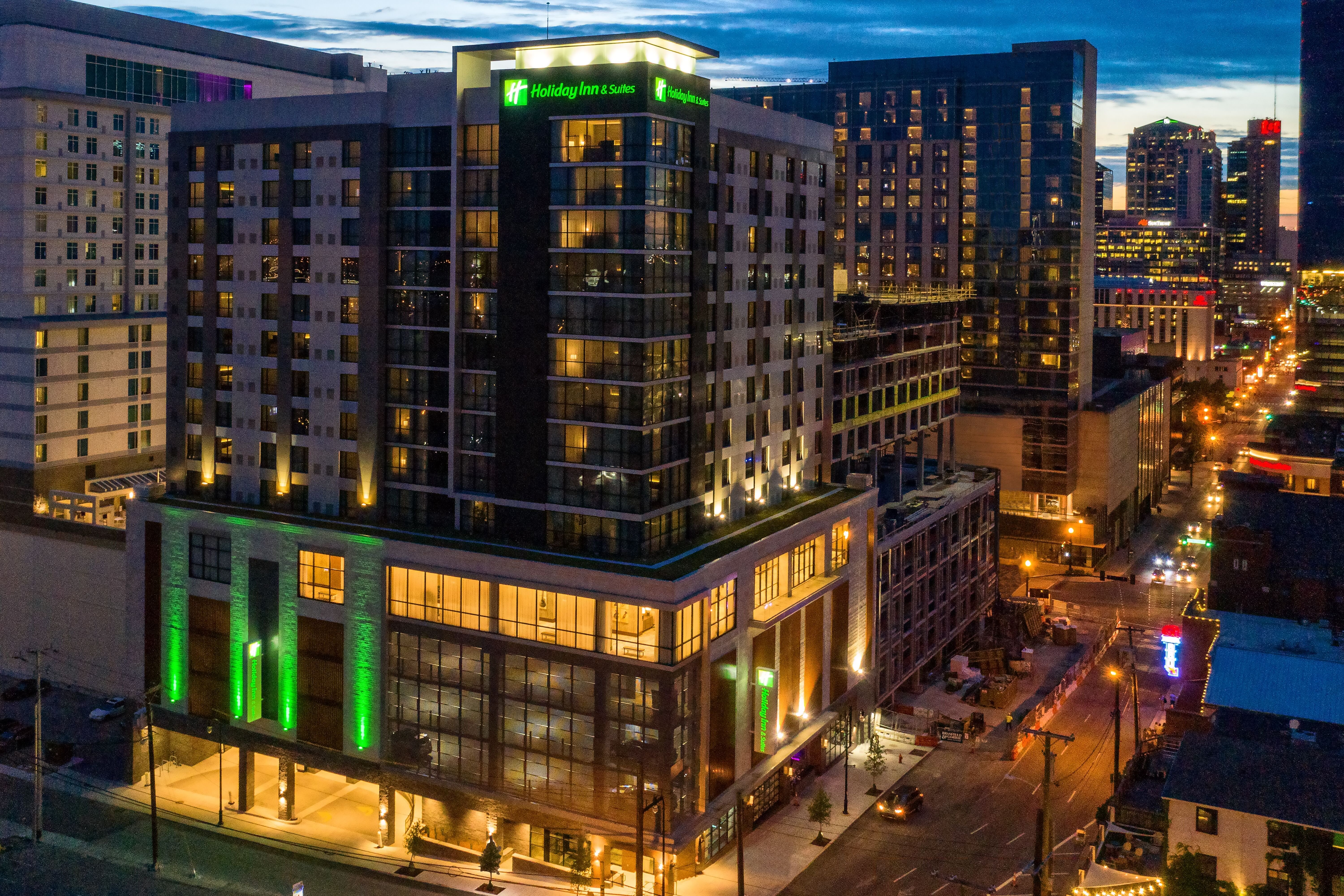 Holiday Inn & Suites Nashville Downtown Broadway 2/82