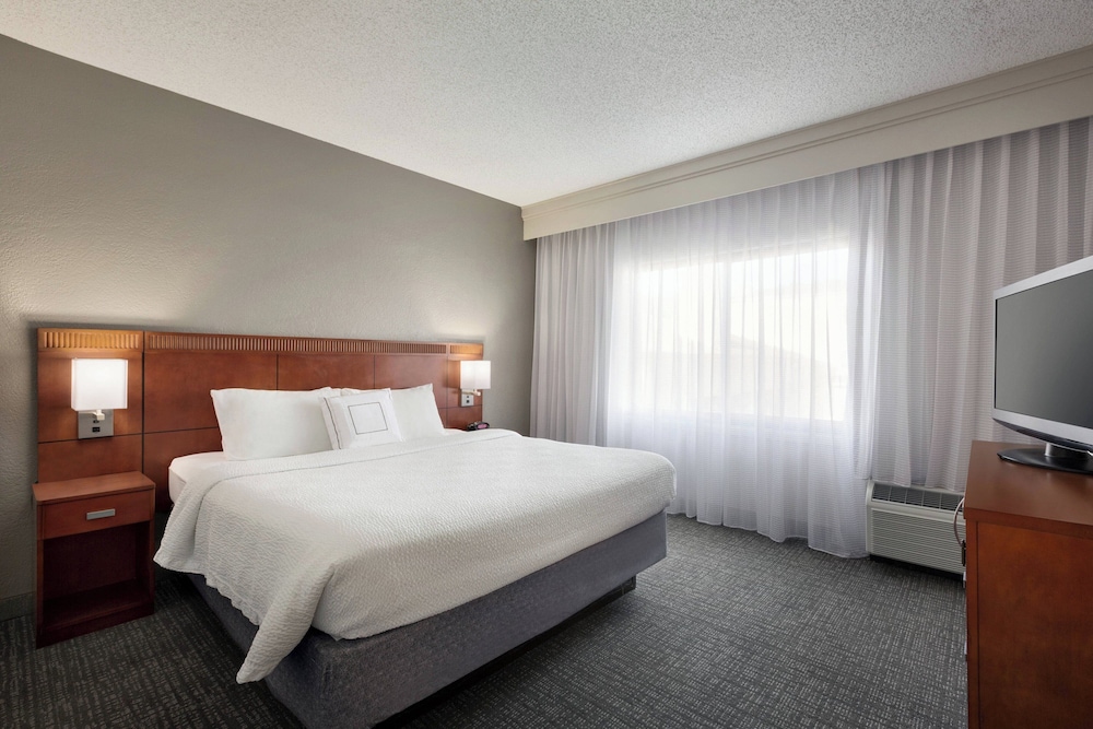 1 Bedroom, Suite, King Bed, Sofa, Accessible