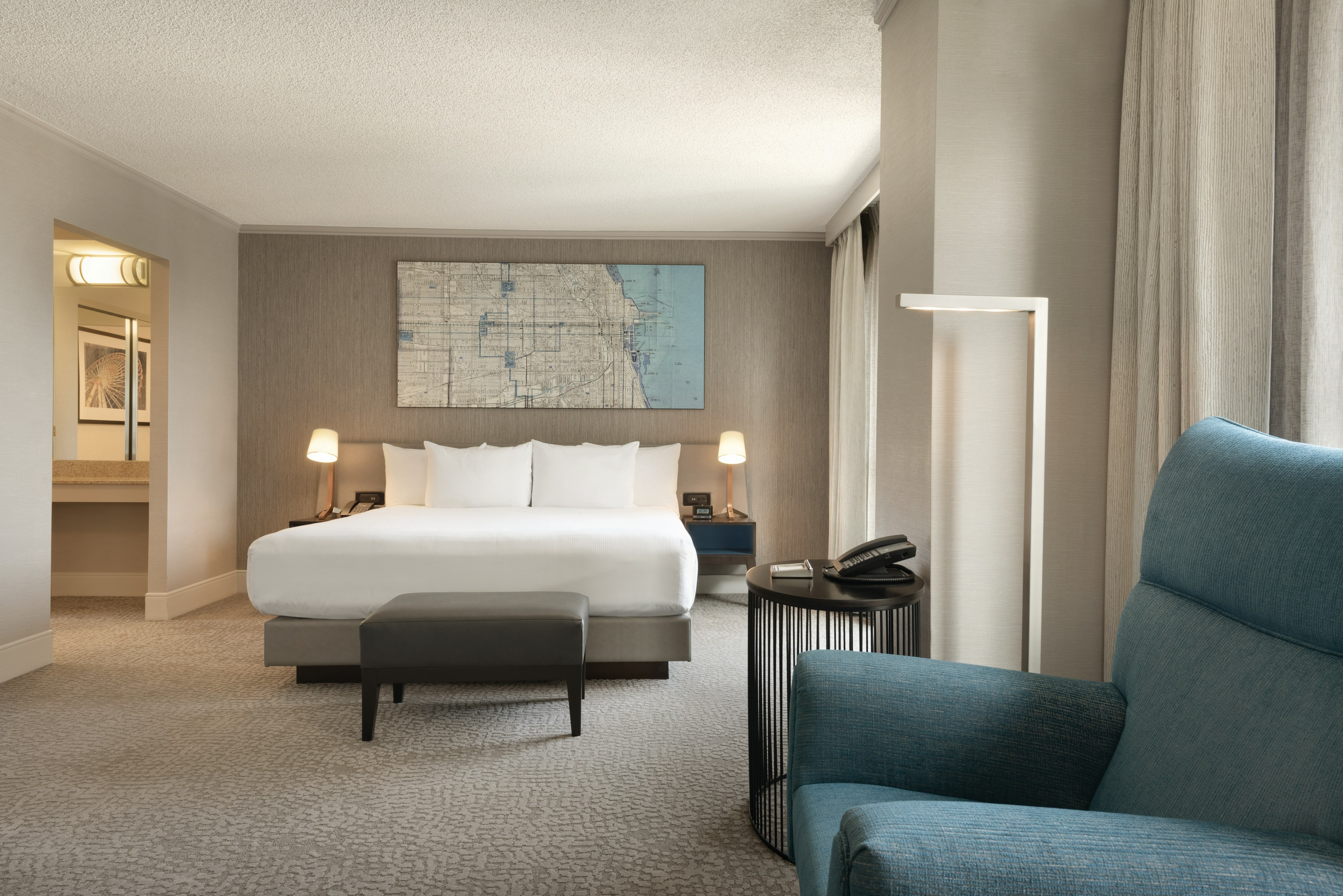 Conference, Suite, King Bed، Hilton Chicago Magnificent Mile Suites 2/3