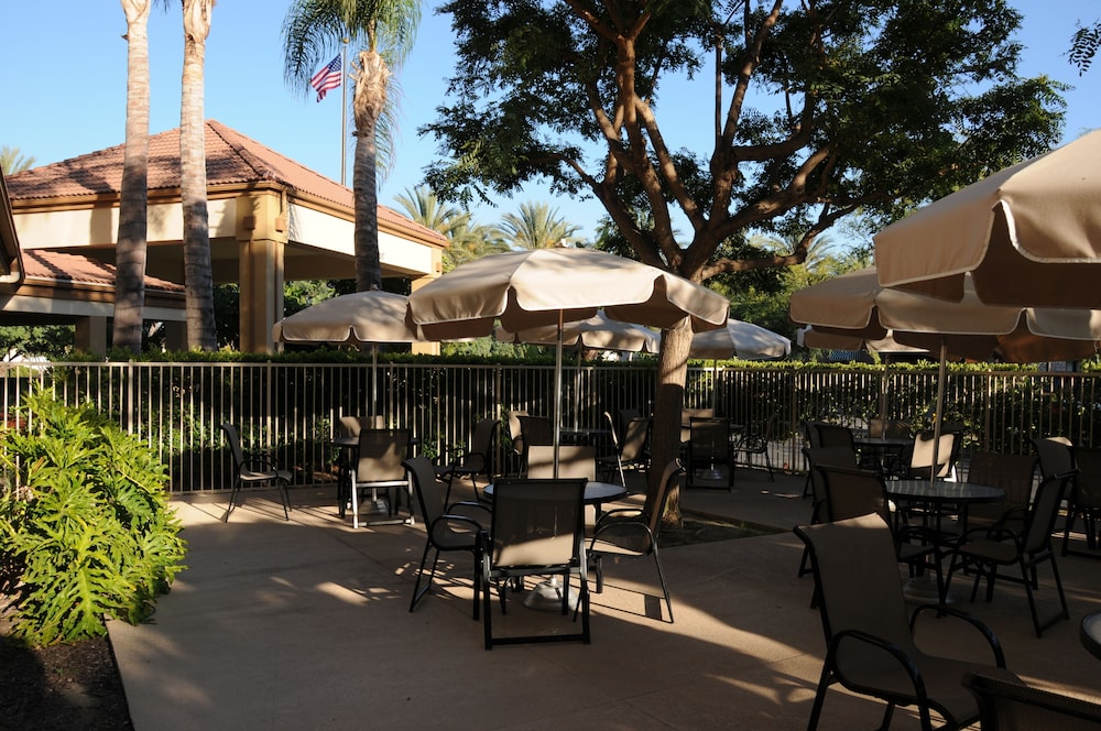 Hampton Inn & Suites Anaheim - Garden Grove 33/44