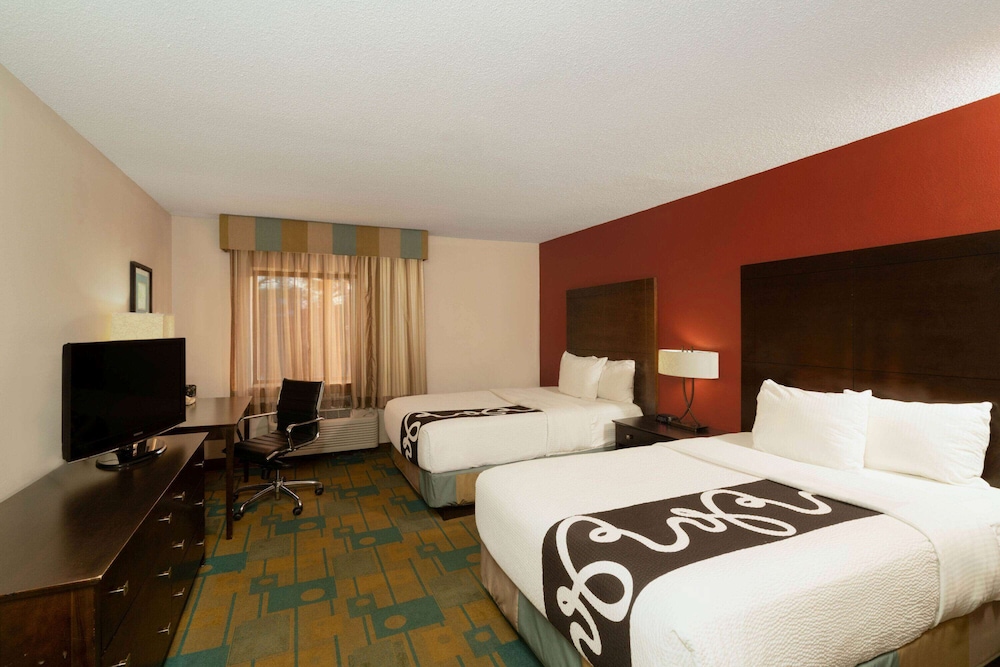 La Quinta Inn & Suites by Wyndham Nashville Airport 24/63