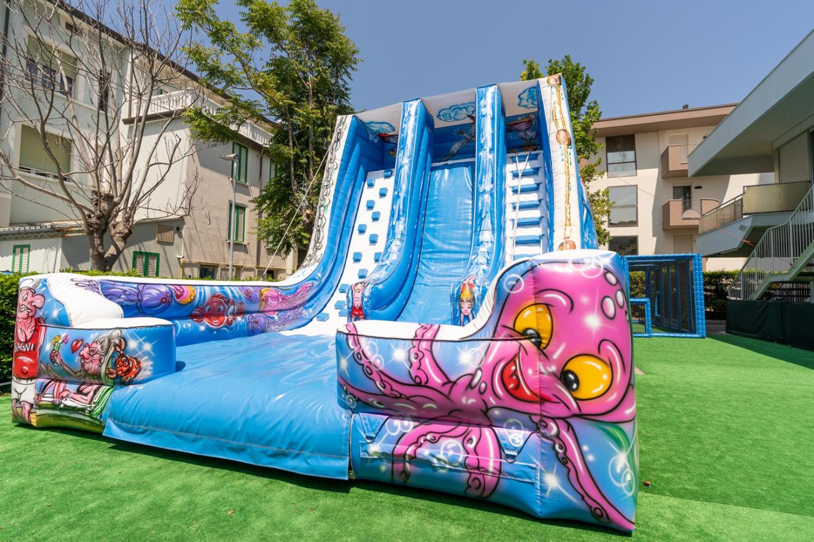 Gambrinus Tower Resort Hotel 43/53
