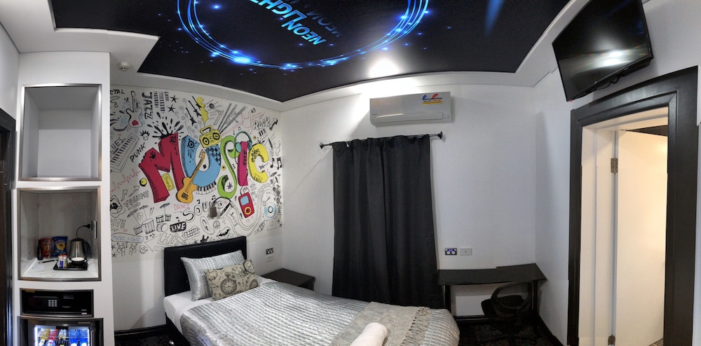 Amelia Budget Hotel 20/34