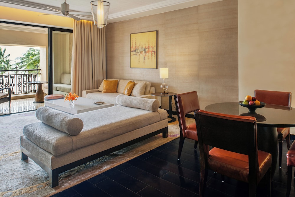 غرفة بسرير كينج بإطلالة على المسبح بشرفة، GRAND HYATT GOA 6/10