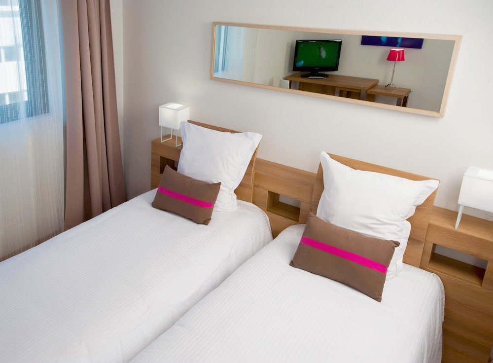 Classic, Studio, Twin Beds