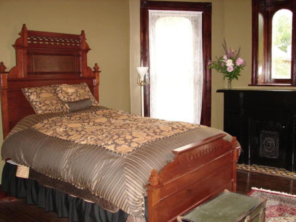 Whiskey Mansion Bed and Breakfast 9/22