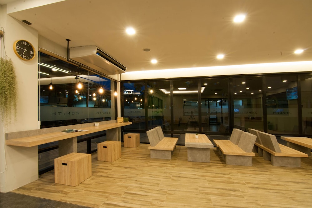 Zenith Residence Hotel 39/45