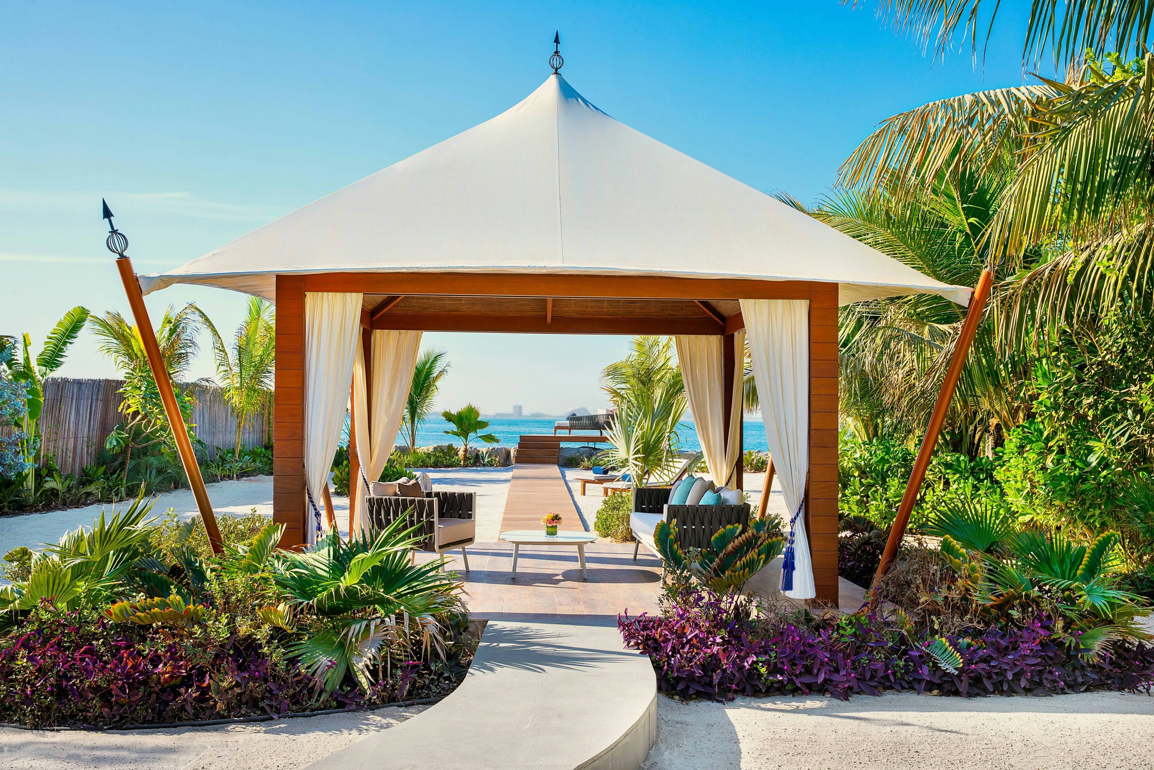 The Ritz-Carlton Ras Al Khaimah Al Hamra Beach 2/2