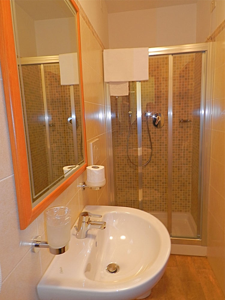 Hotel Desiree 60/62