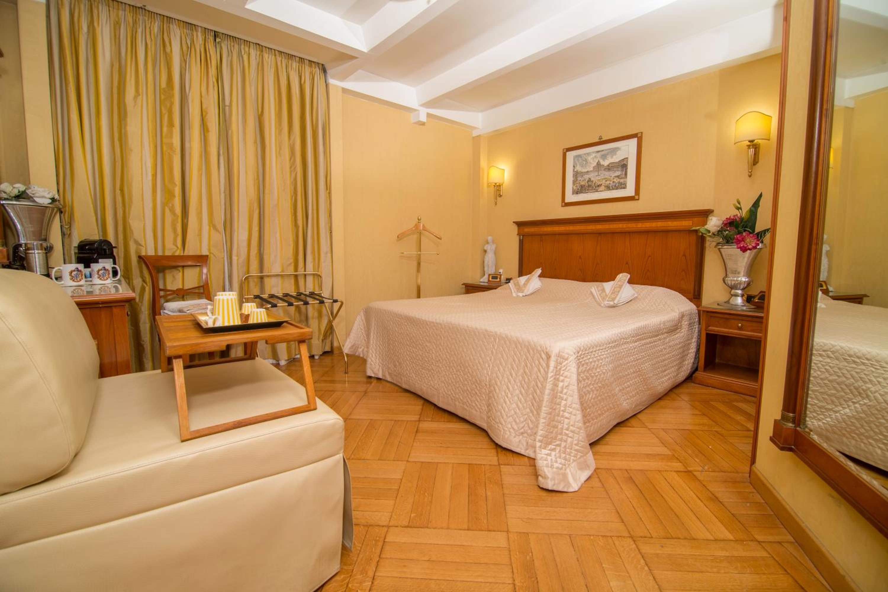 ROOM, TRIPLE