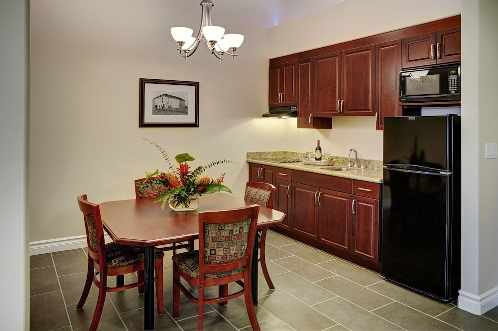 CHATEAU NOVA YELLOWHEAD 35/49
