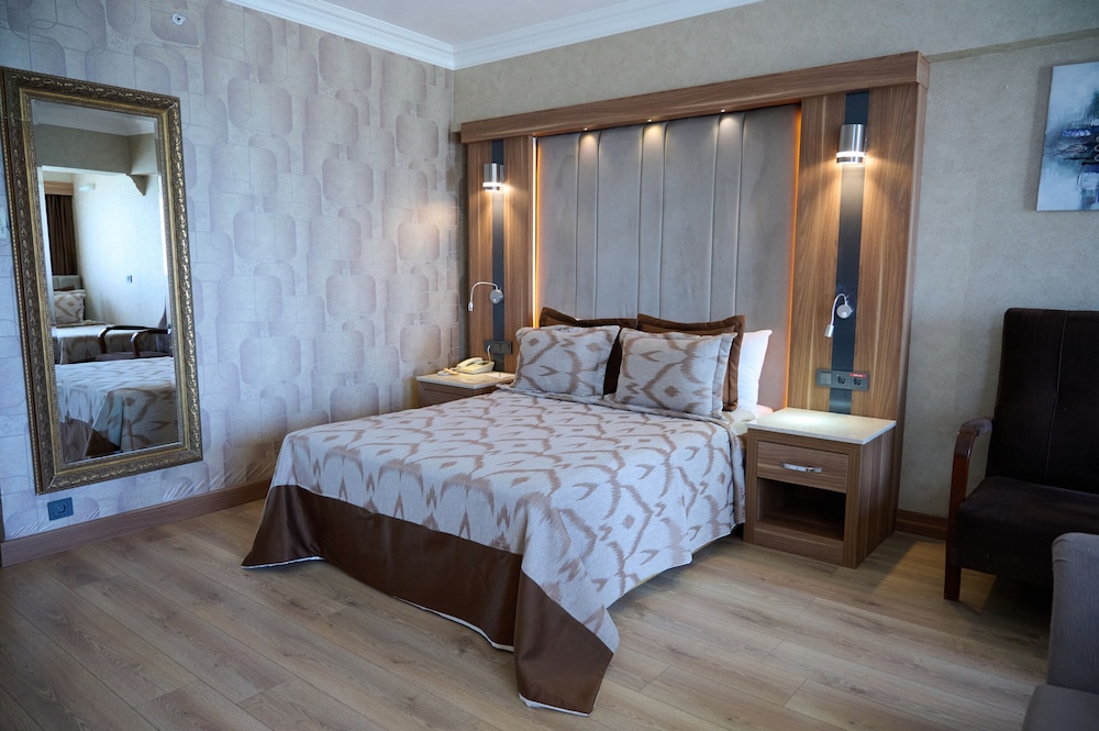 Laur Hotels Experience and Elegance 12/50