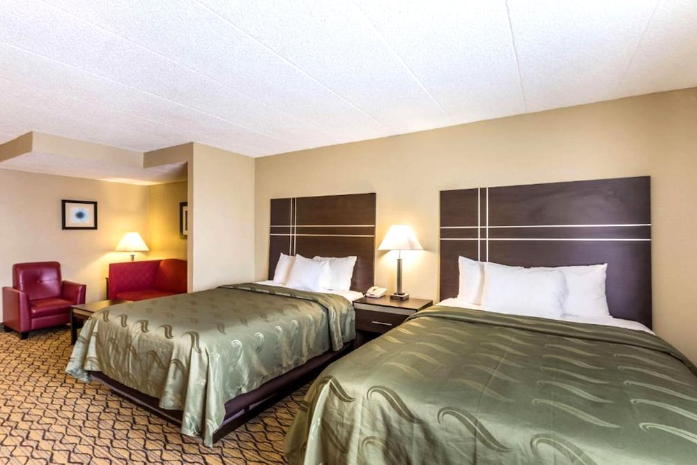 Norwood Inn & Suites Milwaukee 15/43