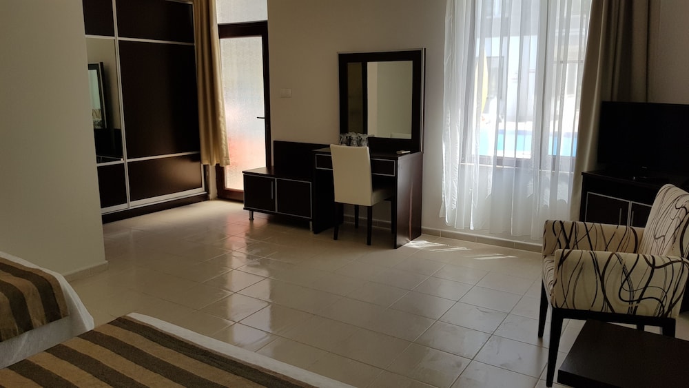 Troas Beach Hotel 26/59
