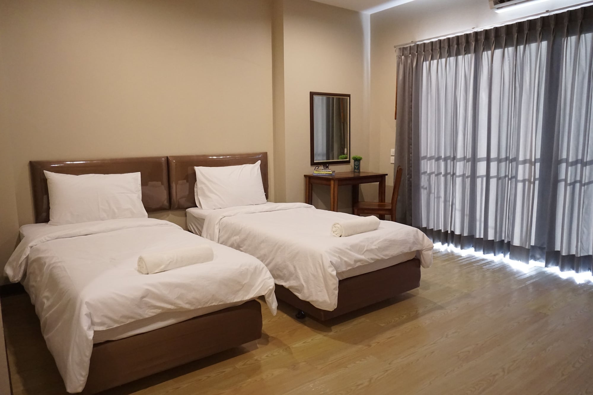 SUPERIOR, TWIN BEDS