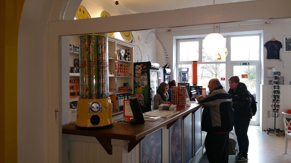 HappyGoLucky Hotel + Hostel 5/52