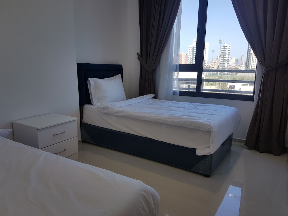 DELUXE, APARTMENT, TWIN BEDS