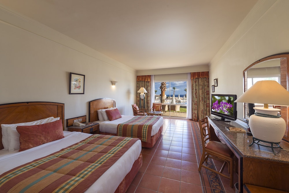 Reef Oasis Beach Resort 33/82