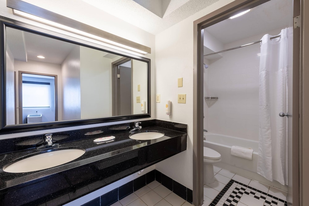 Comfort Inn - Dedham-Boston MetroWest 49/49