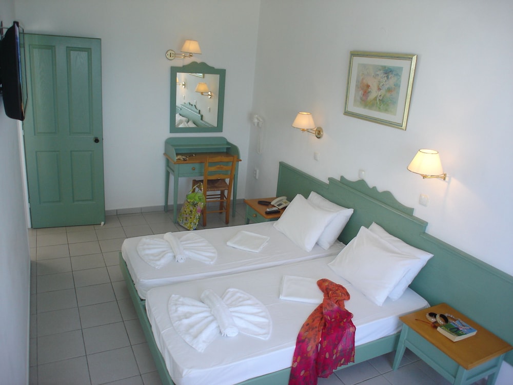 1 BEDROOM, APARTMENT, 4 BEDS