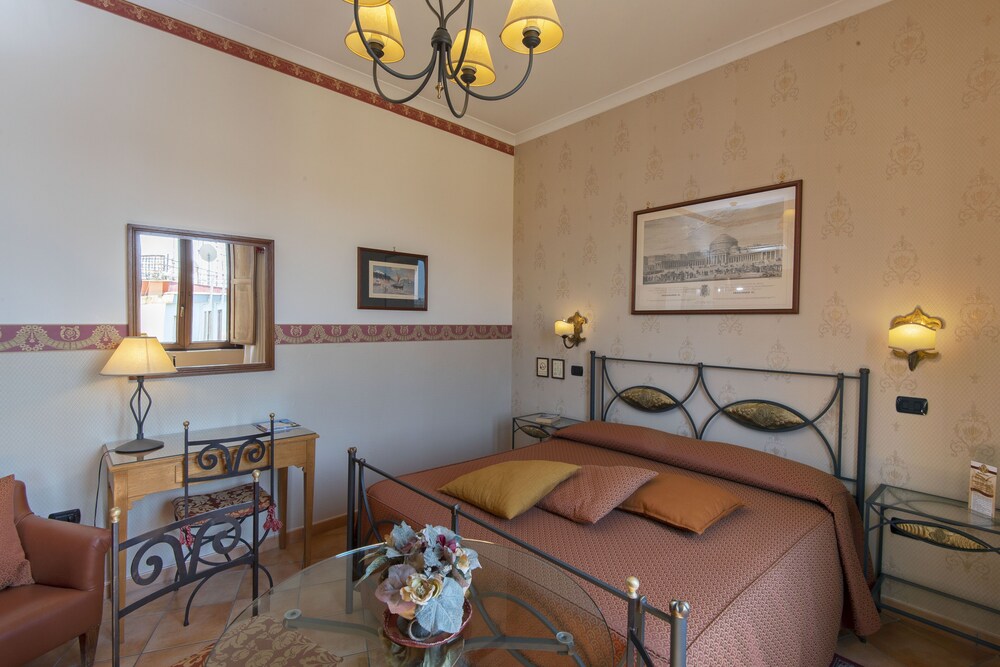 PINTO STOREY HOTEL 26/67