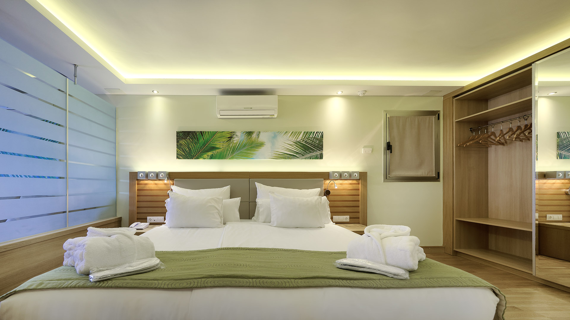 Suite, Sea View