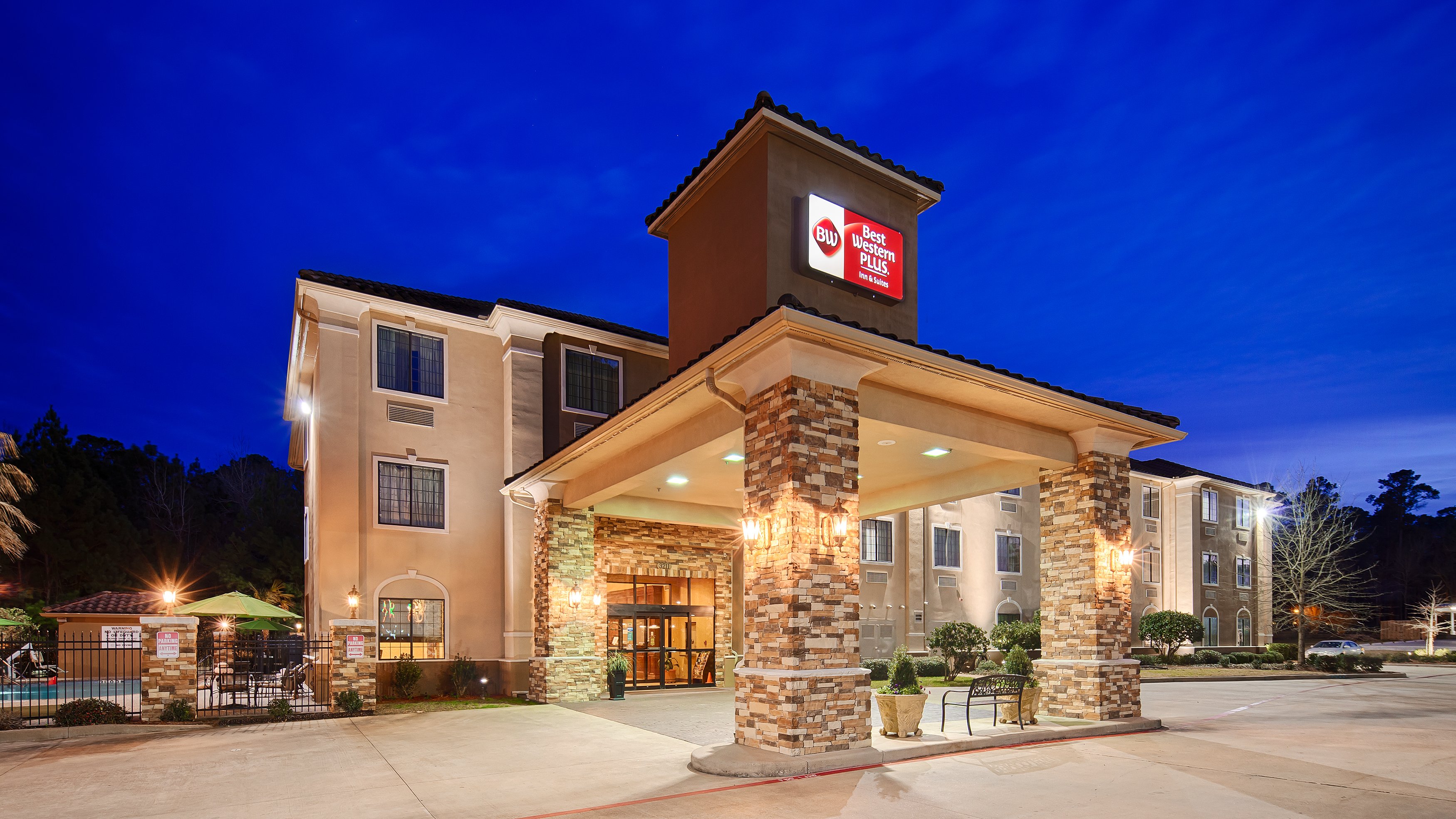 Best Western Plus Crown Colony Inn and Suites 4/59