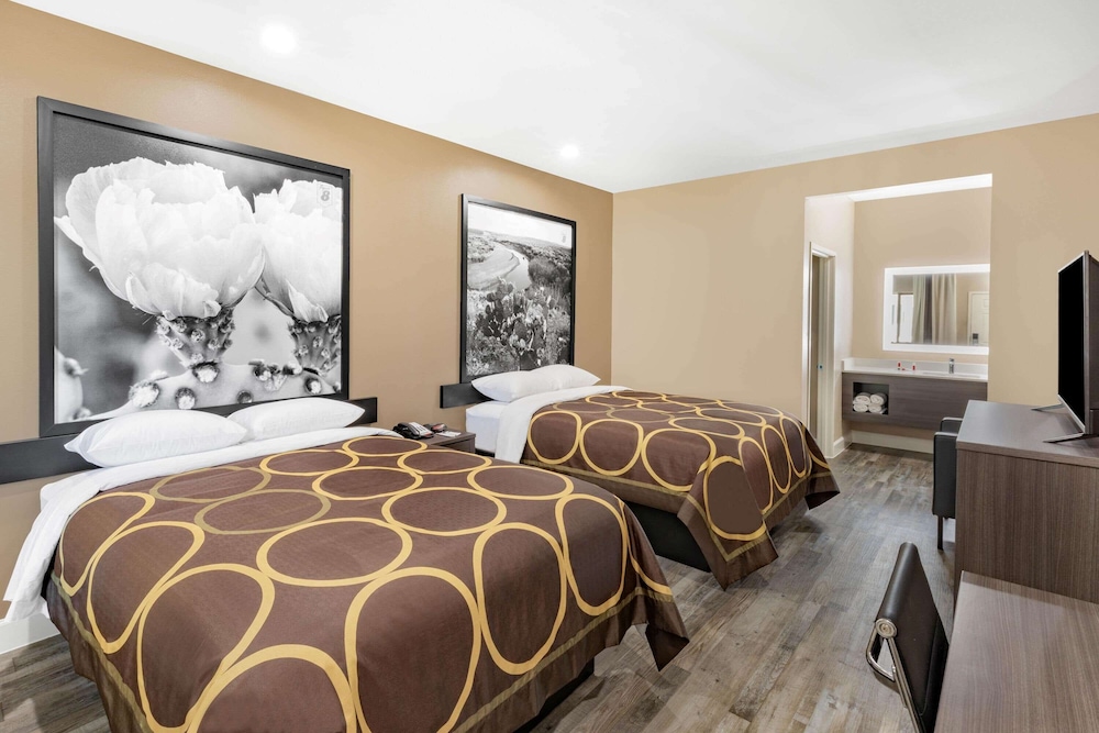 Super 8 by Wyndham Houston NW Beltway 8-West Rd 8/20