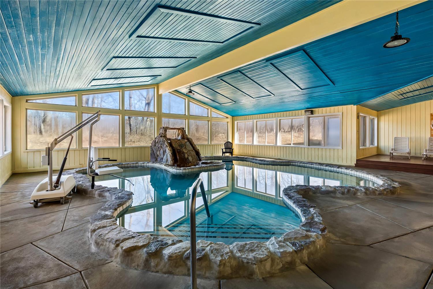 swimming pool spa