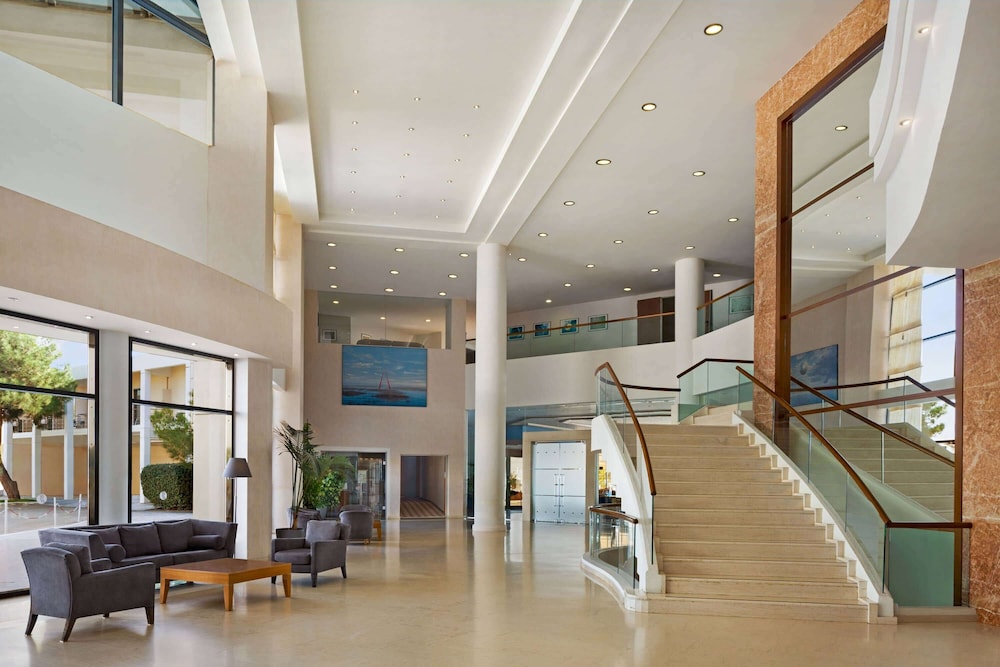 Ramada Plaza by Wyndham Thraki 23/49