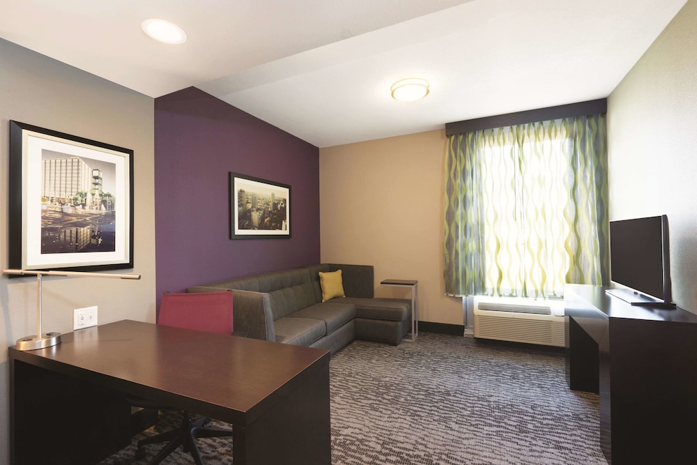 La Quinta Inn & Suites by Wyndham Memphis Downtown 26/36