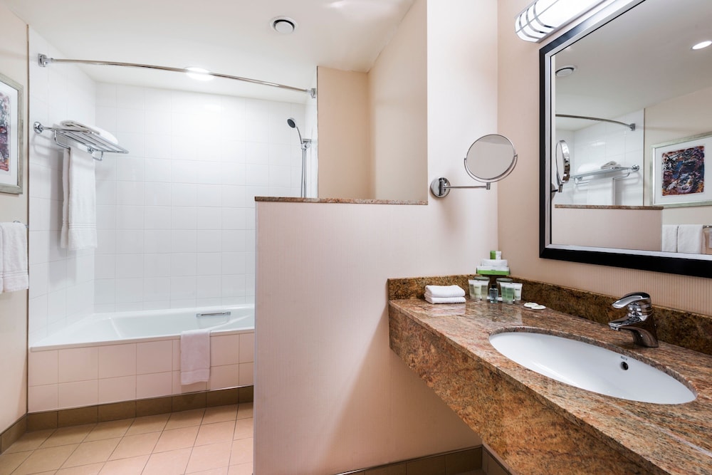 Courtyard By Marriott Prague City 11/54